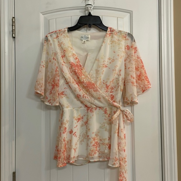 Jun & Ivy Tops - NWT Jun & Ivy medium blouse